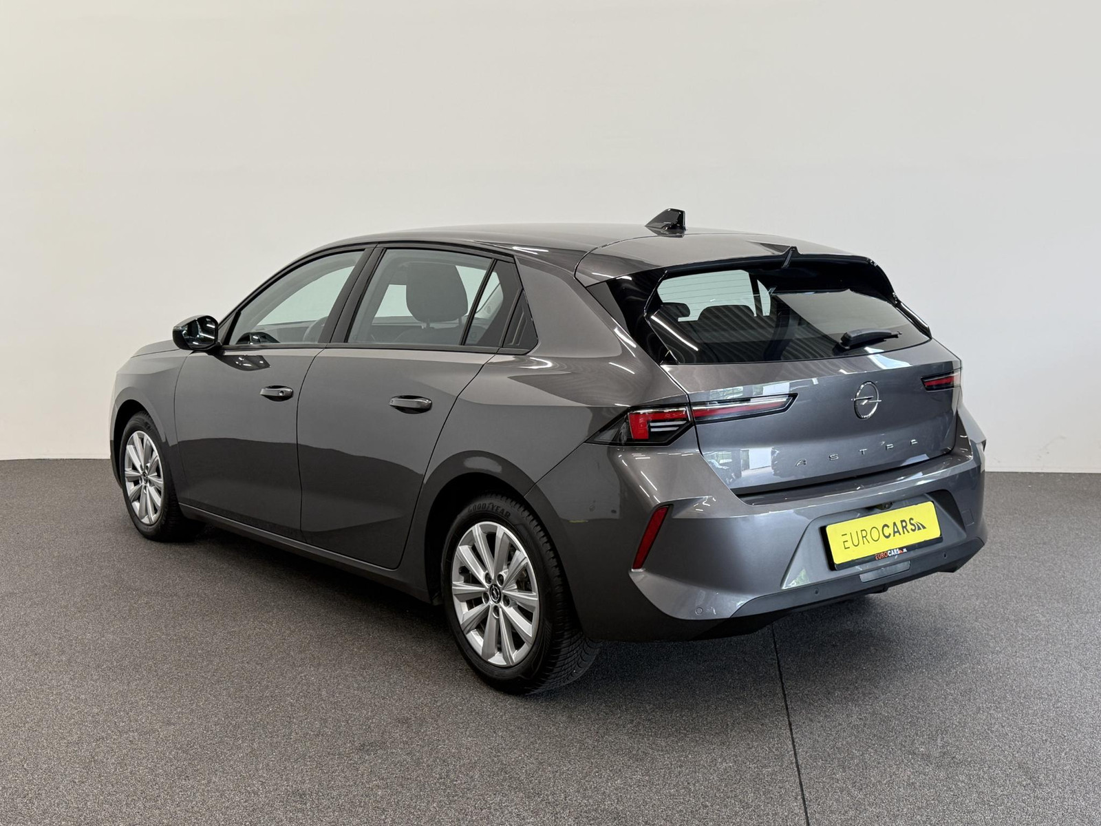 Opel Astra 1.2 Edition thumbnail 2