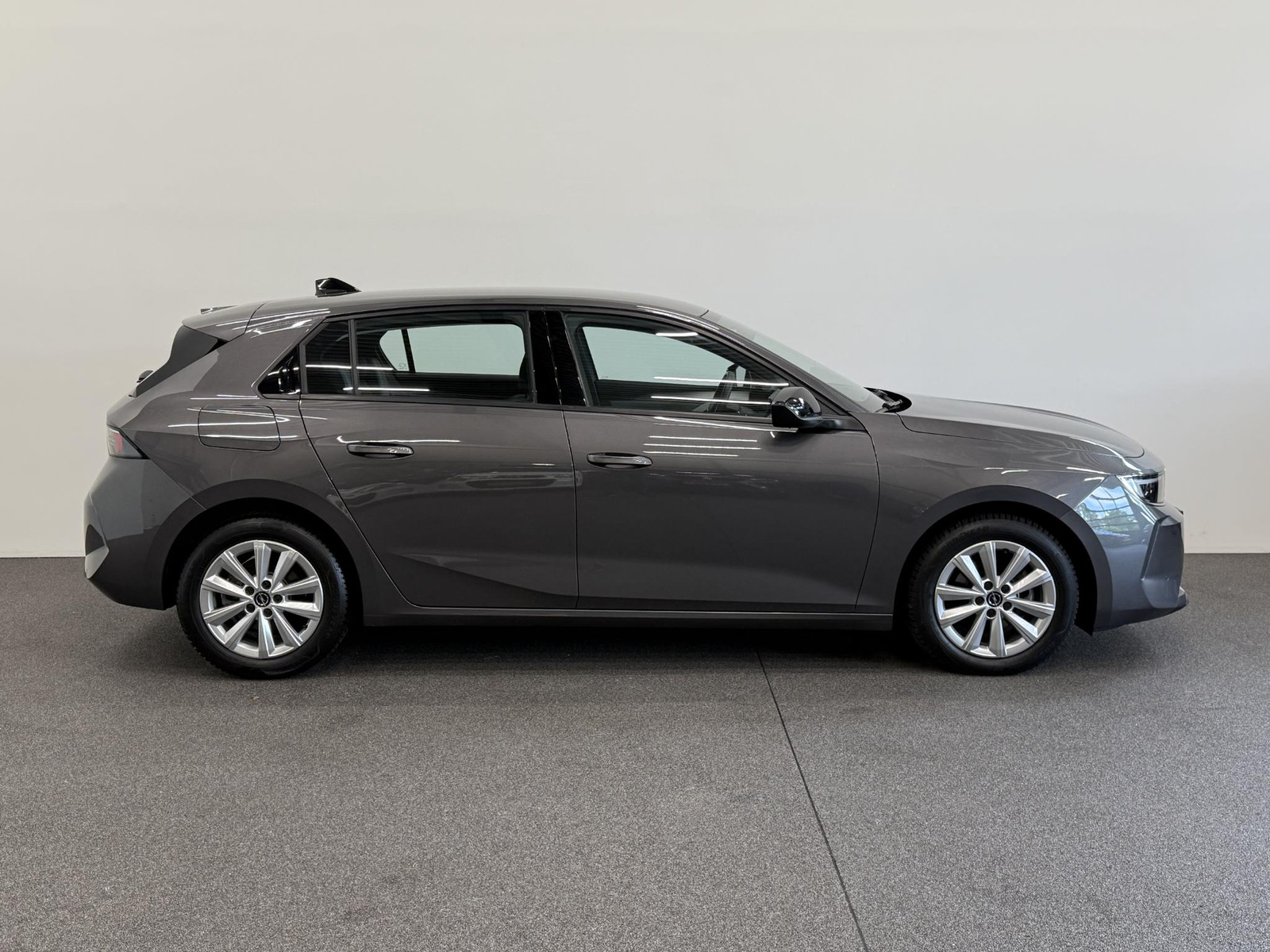 Opel Astra 1.2 Edition thumbnail 3