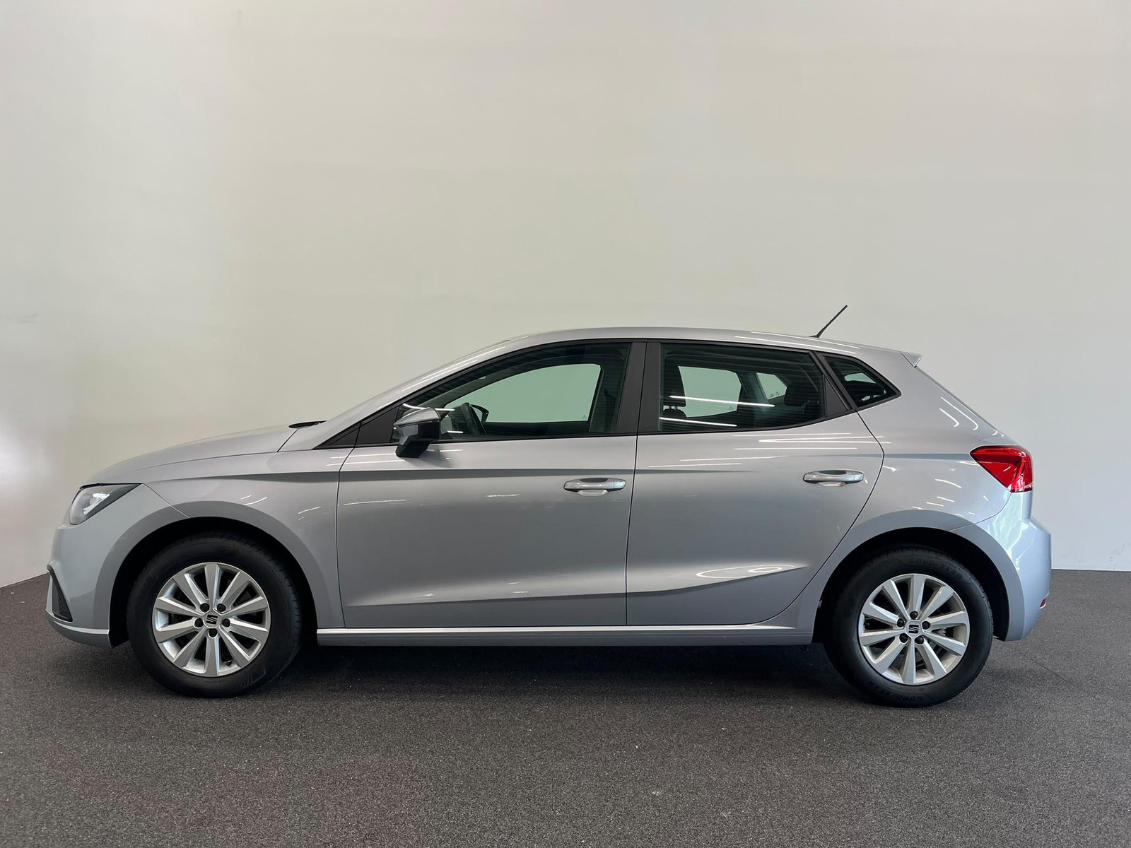 SEAT Ibiza 1.0 TSI 110 pk DSG Urban Silver