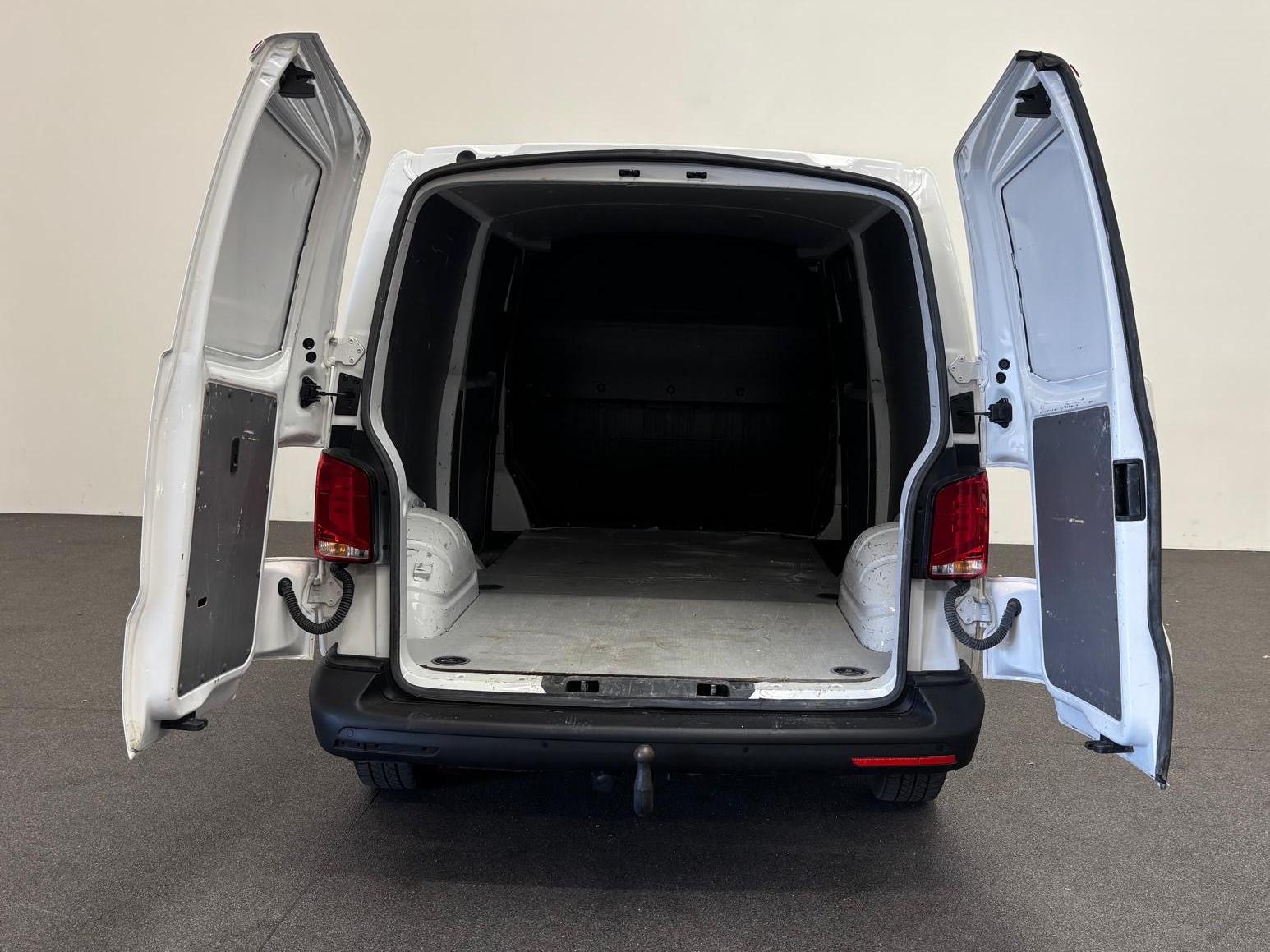Volkswagen Transporter 2.0 TDI L2H1 30 thumbnail 5