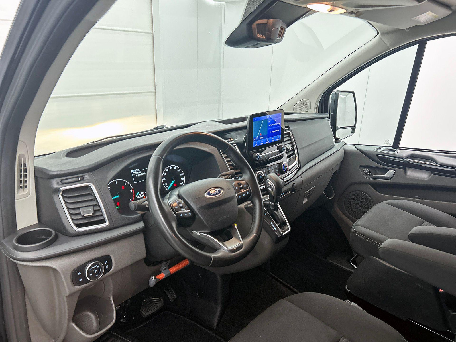 Ford Transit Custom 300 2.0 TDCI L2H1 Limited Dubbele Cabine thumbnail 5