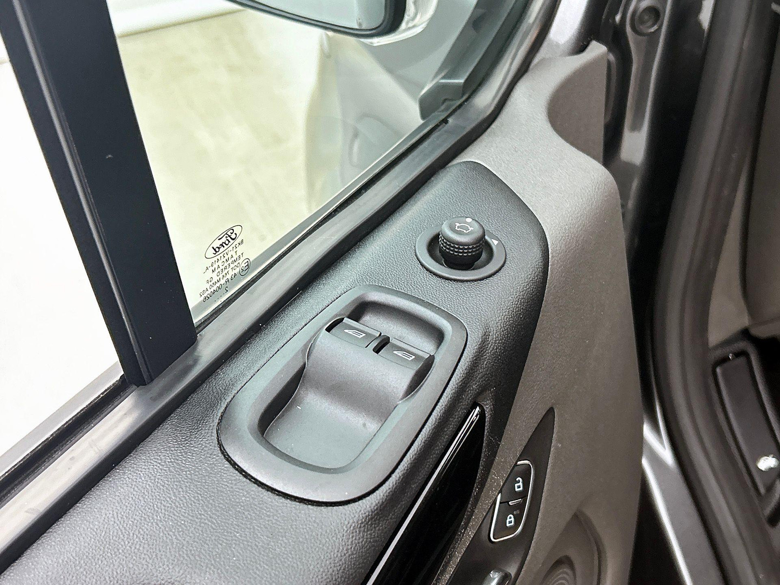 Ford Transit Custom 300 2.0 TDCI L2H1 Limited Dubbele Cabine thumbnail 8