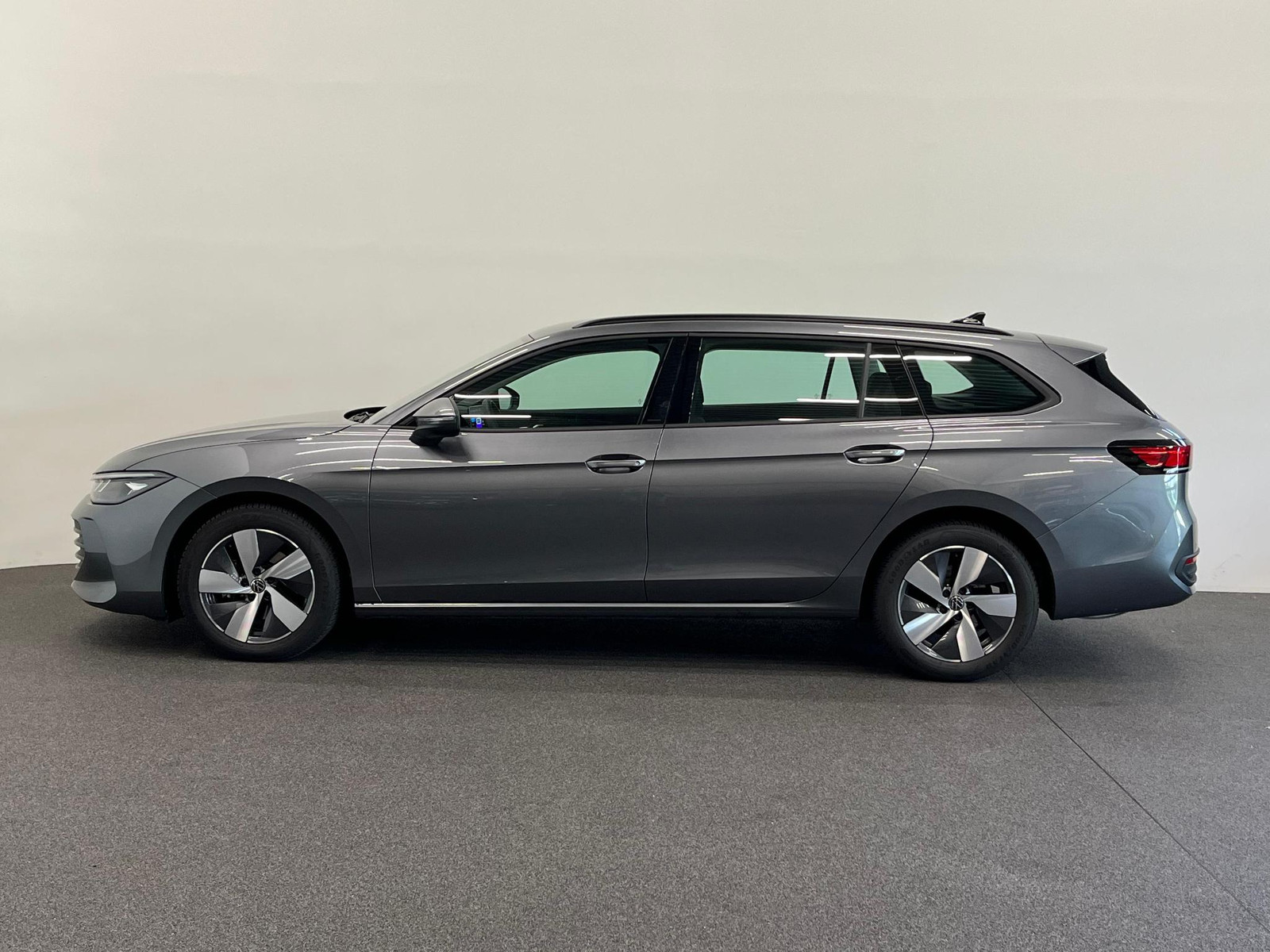 Volkswagen Passat Variant 1.5 eTSI DSG-7 Aut Variant Business