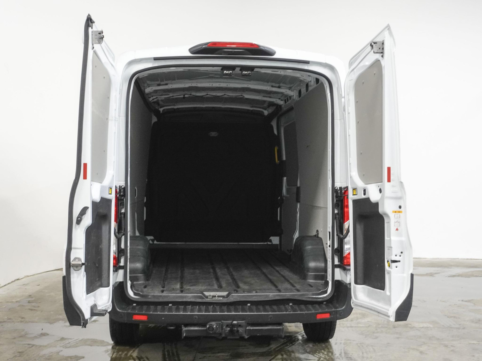 Ford Transit 330 2.0 TDCI L3H2 Trend thumbnail 3