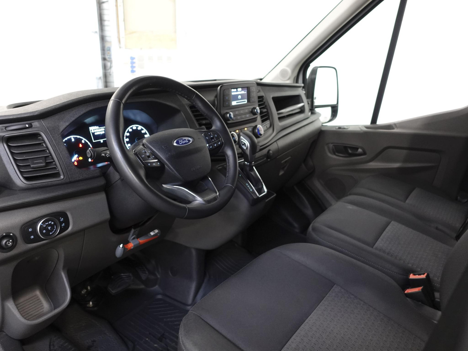 Ford Transit 330 2.0 TDCI L3H2 Trend thumbnail 6