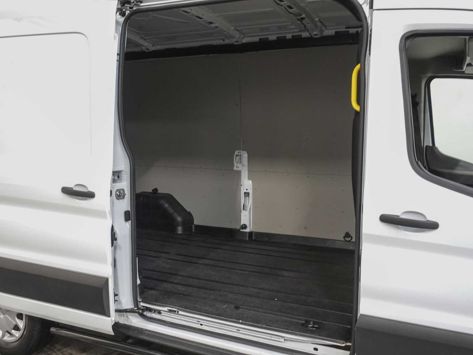 Ford Transit 330 2.0 TDCI L3H2 Trend thumbnail 9