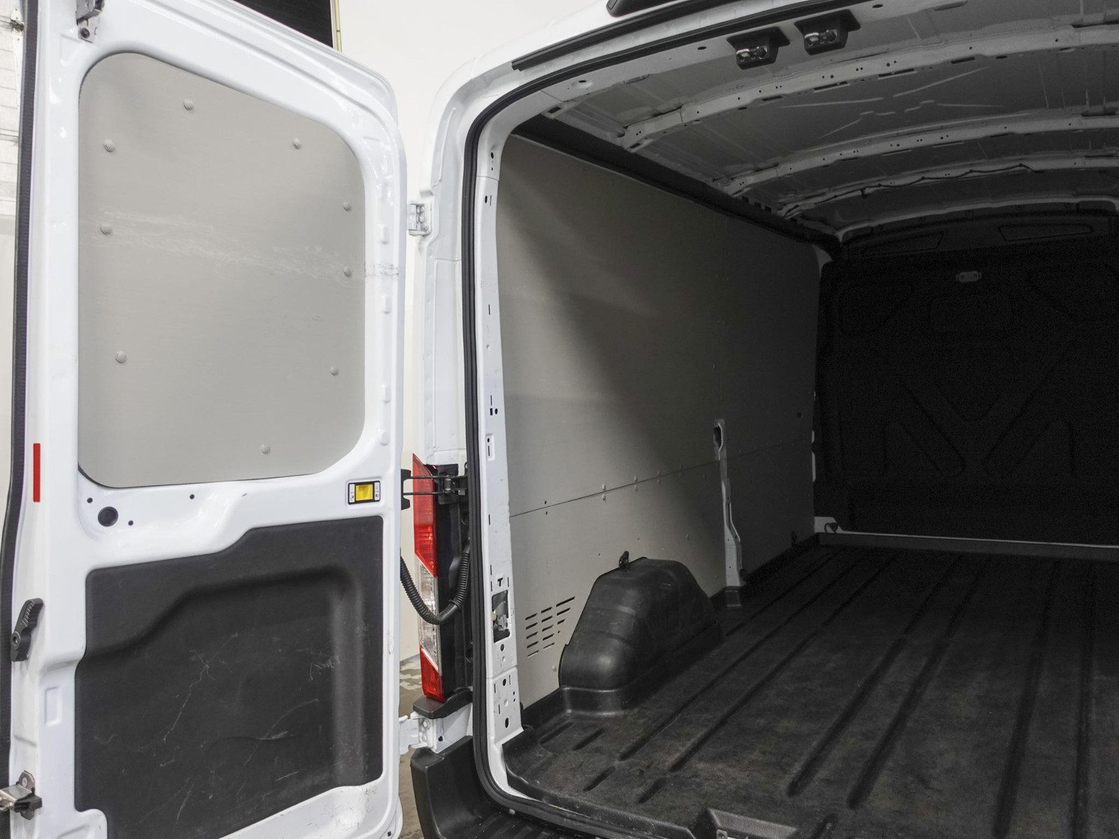 Ford Transit 330 2.0 TDCI L3H2 Trend thumbnail 10
