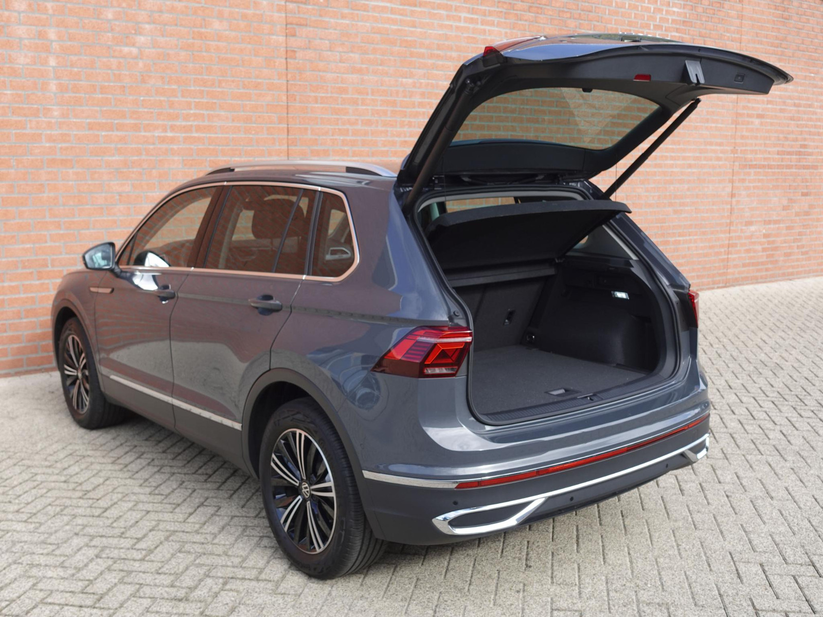 Volkswagen Tiguan 1.5 TSI 150pk DSG Elegance thumbnail 2