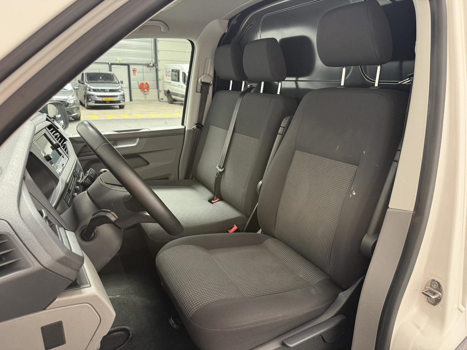 Volkswagen Transporter 2.0 TDI L1H1 150 pk DSG Comfortline Automaat thumbnail 5