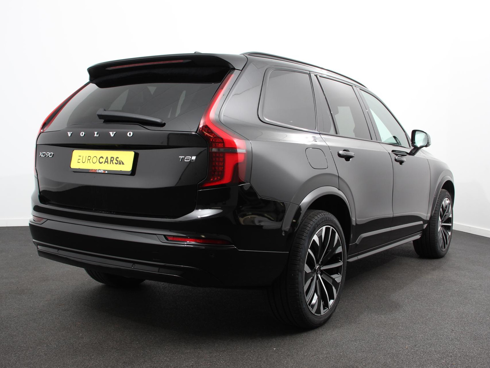 Volvo XC90 2.0 T8 Plug-in hybrid AWD Plus Dark 7 persoons