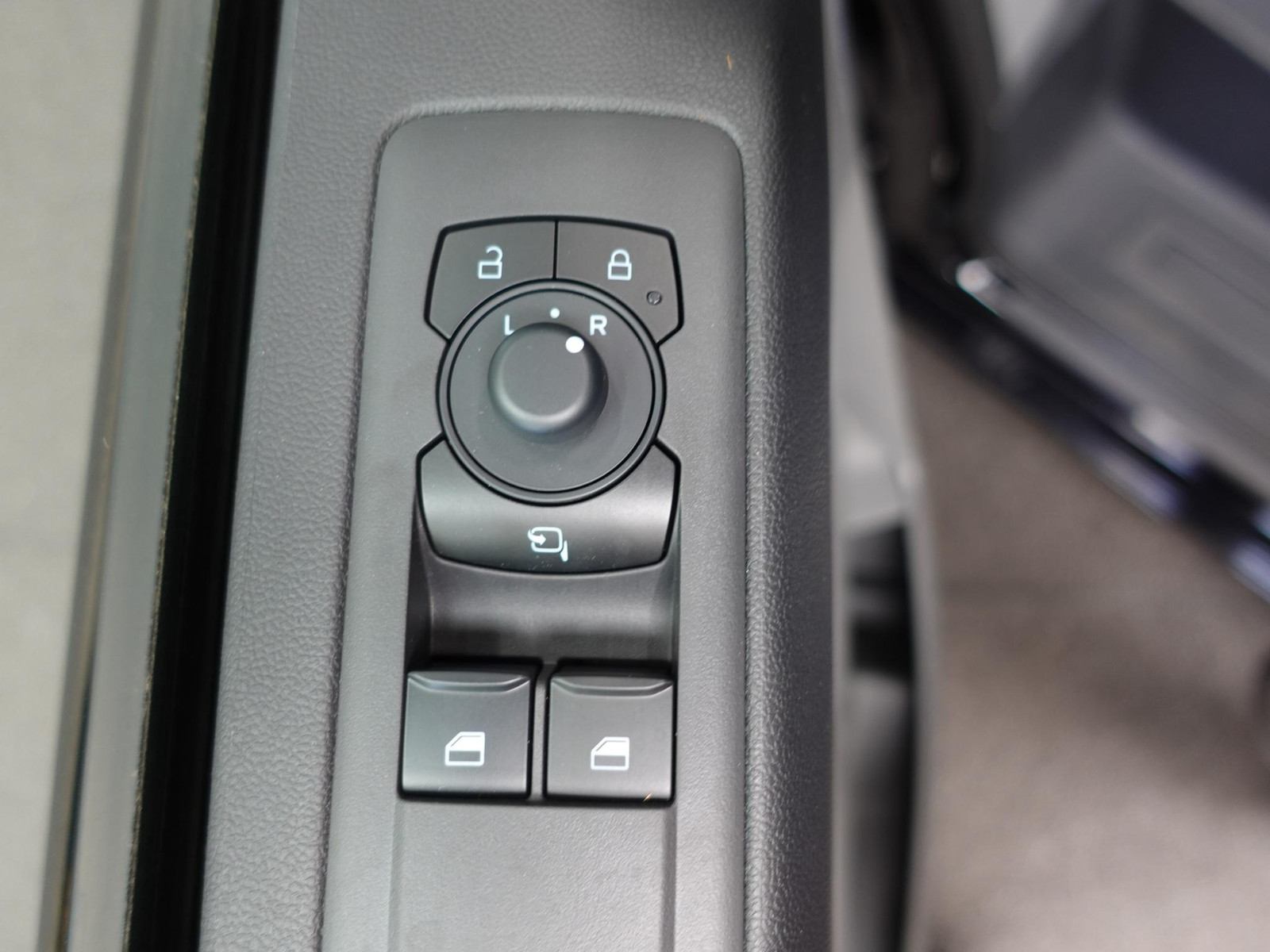 Ford Transit Custom 300 2.0 TDCI L2H1 Trend Nieuw Model Automaat thumbnail 3