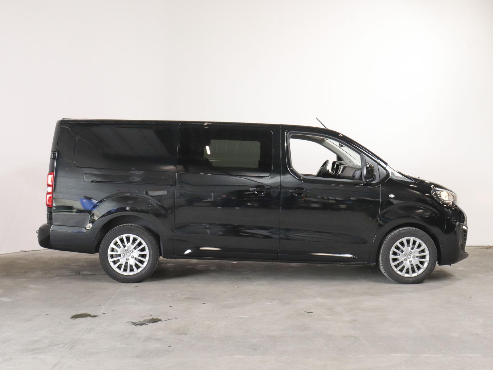 Peugeot Expert 180pk Long L3H1 Premium Dubbele Cabine Automaat thumbnail 6