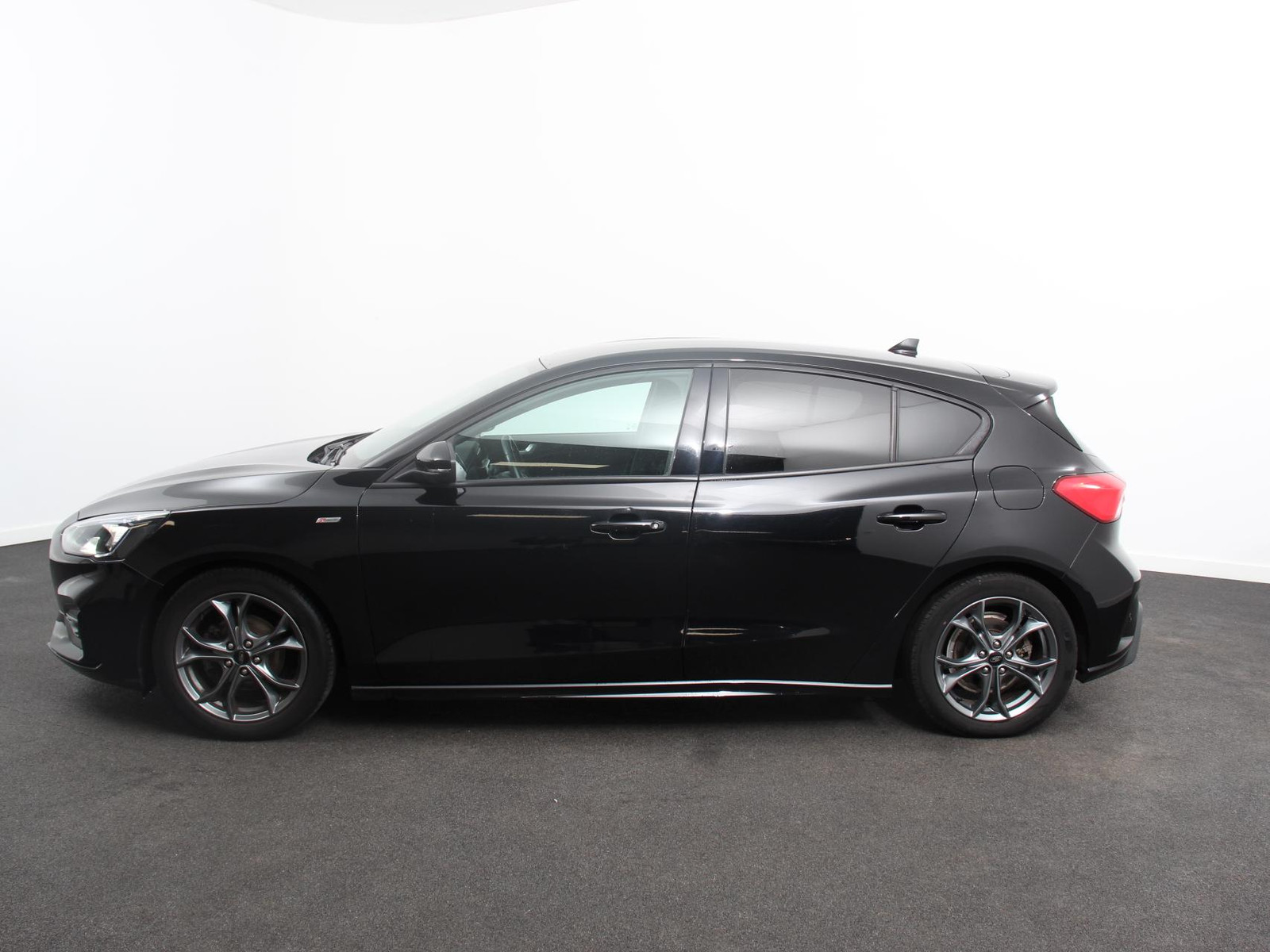 Ford Focus 1.0 EcoBoost Hybrid ST Line Business