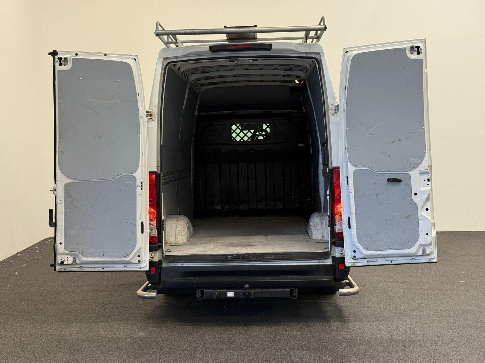 Iveco Daily 35S14 140pk L2H2/L3H2 3500kg Trekhaak Airco Cruise thumbnail 3