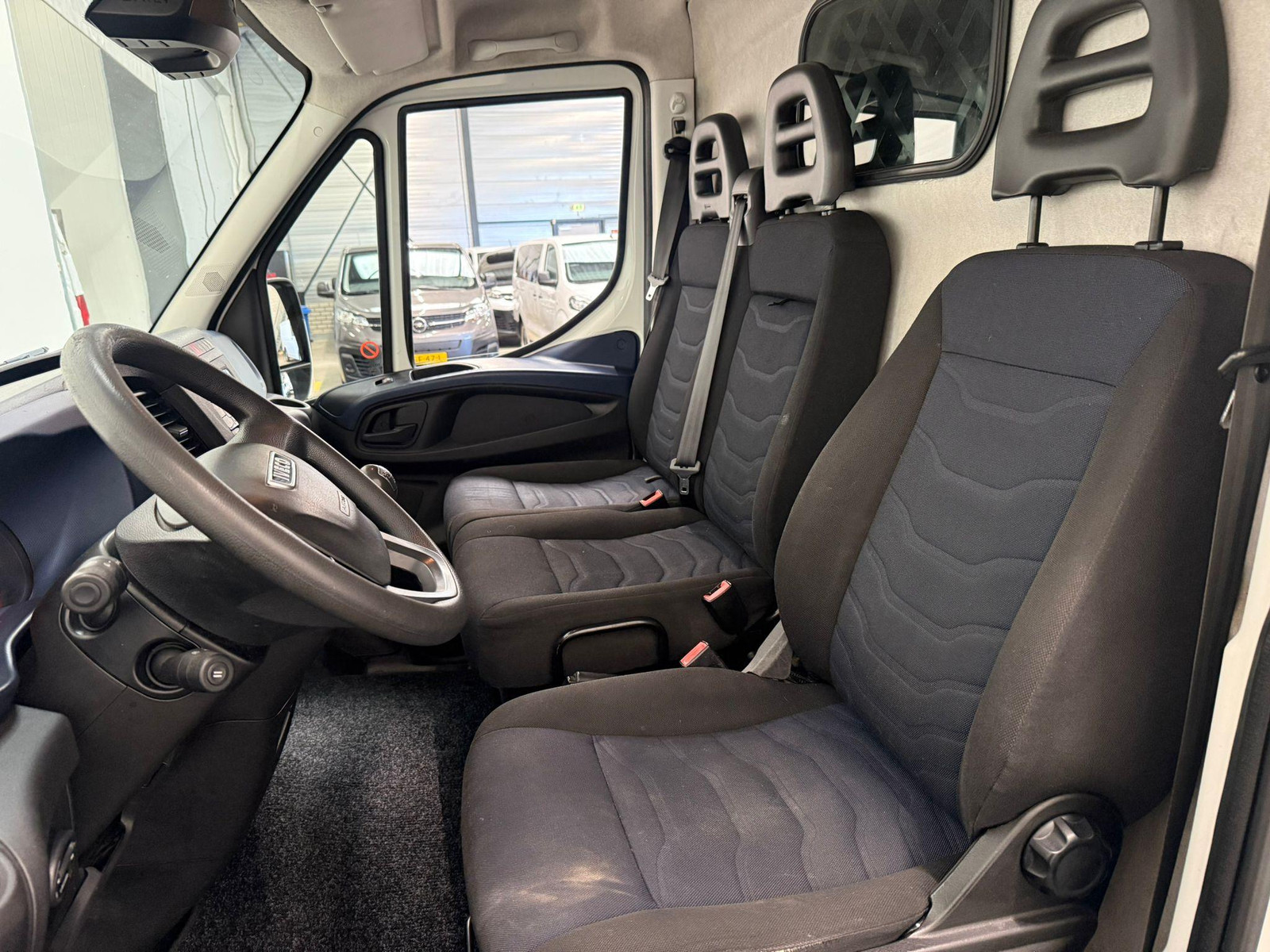 Iveco Daily 35S14 140pk L2H2/L3H2 3500kg Trekhaak Airco Cruise thumbnail 8
