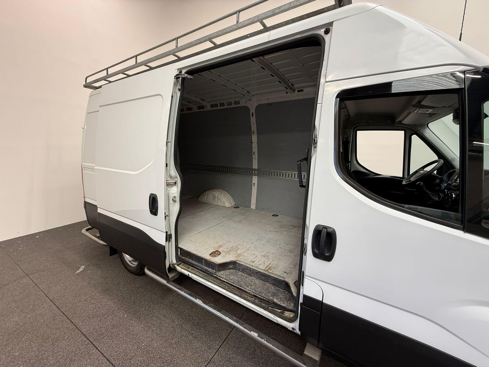 Iveco Daily 35S14 140pk L2H2/L3H2 3500kg Trekhaak Airco Cruise thumbnail 5