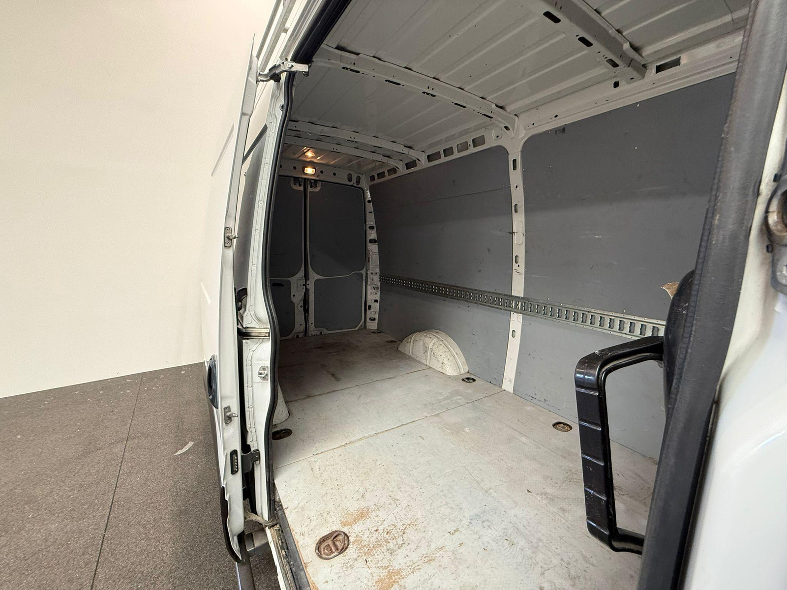 Iveco Daily 35S14 140pk L2H2/L3H2 3500kg Trekhaak Airco Cruise
