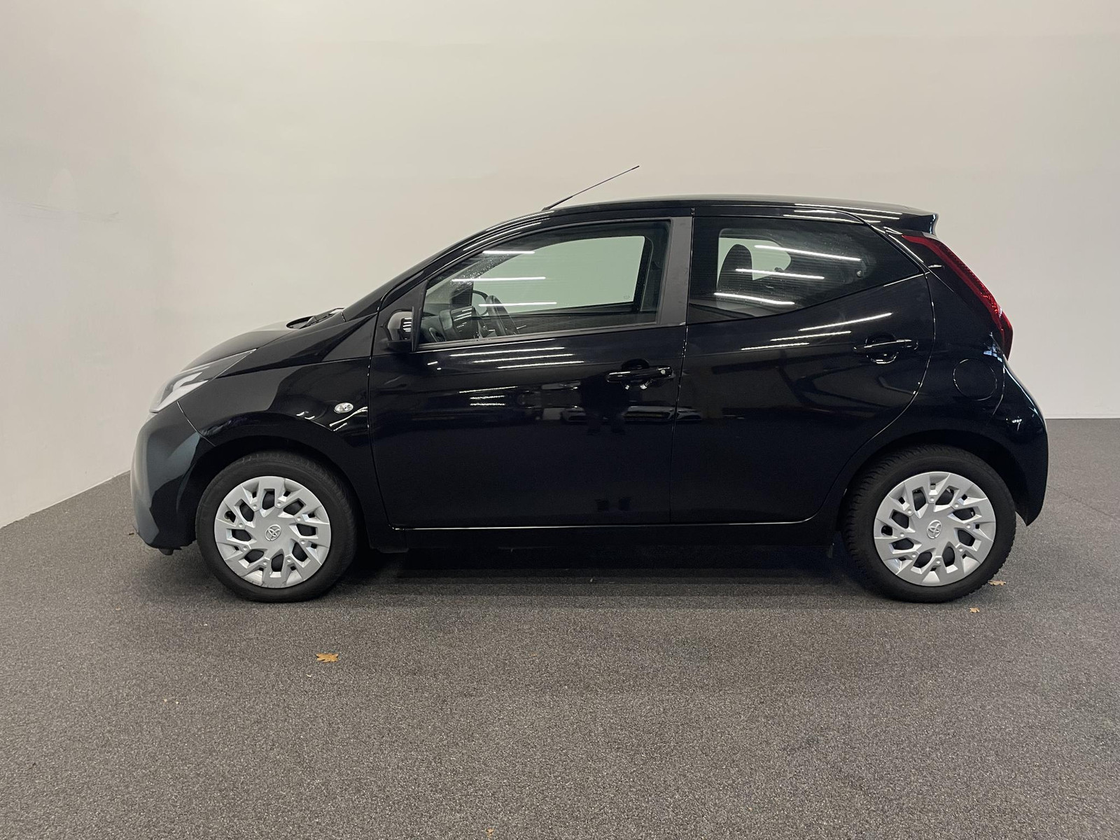 Toyota Aygo 1.0 VVT-i x-play thumbnail 9