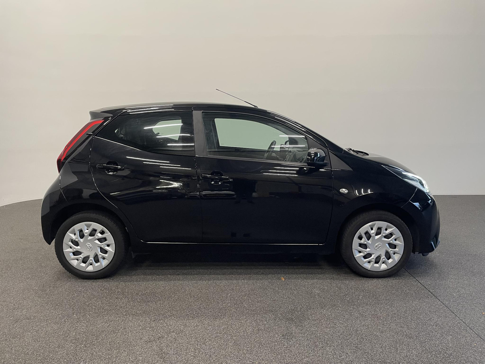 Toyota Aygo 1.0 VVT-i x-play thumbnail 10