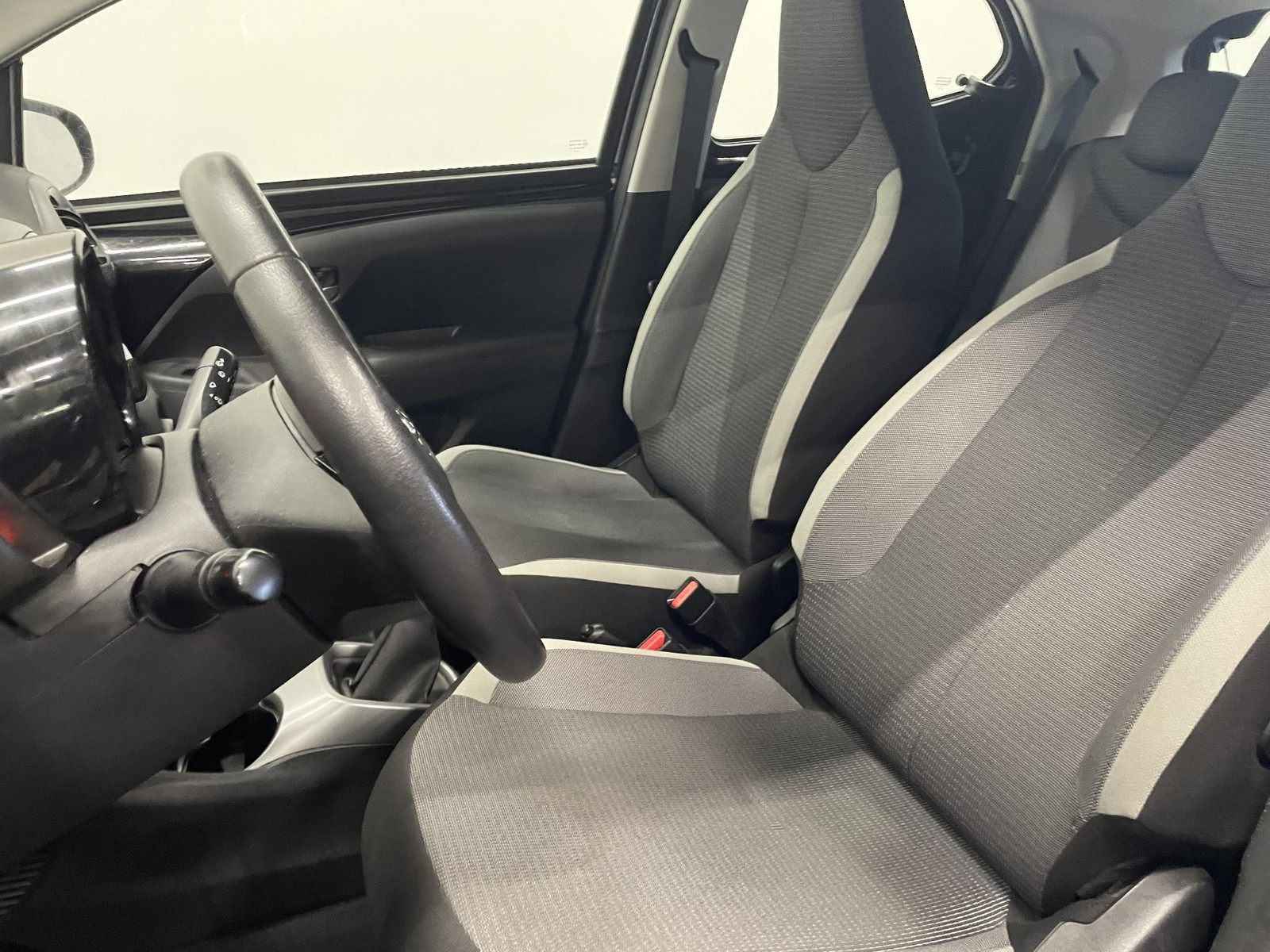 Toyota Aygo 1.0 VVT-i x-play thumbnail 2