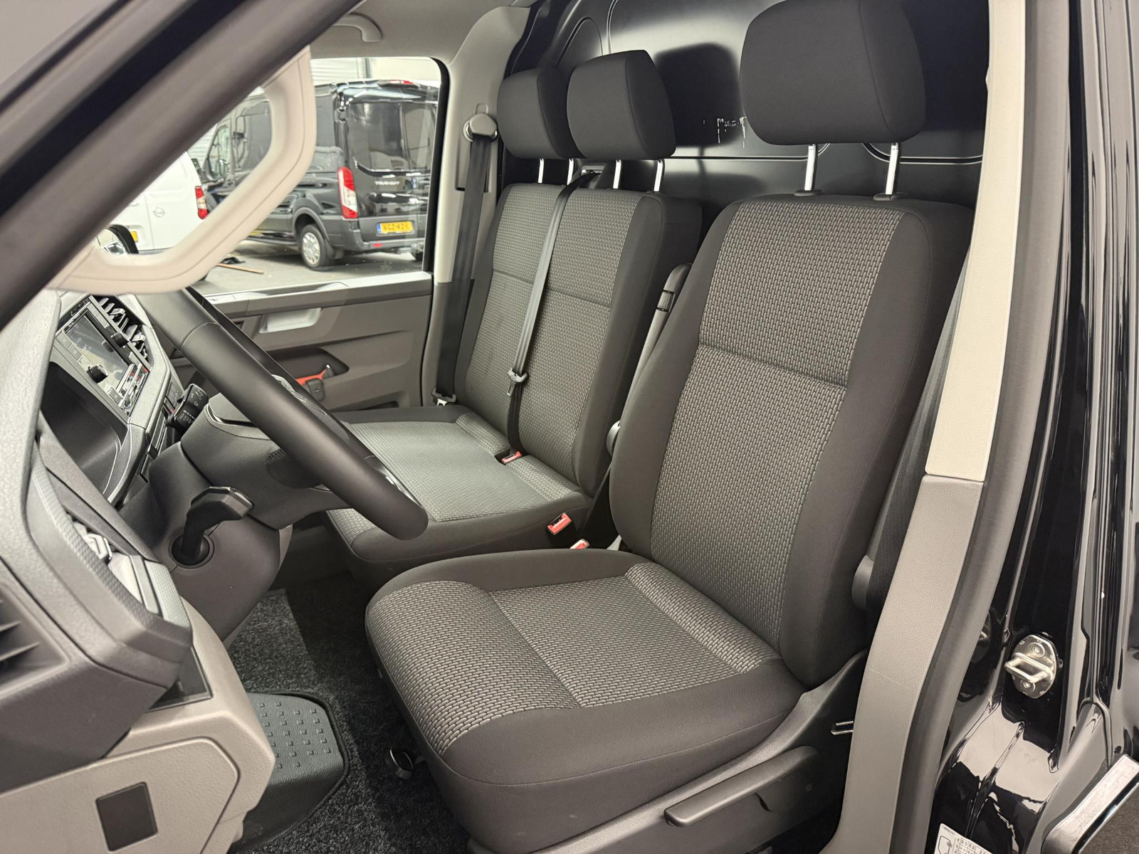 Volkswagen Transporter 2.0 150PK L2H1 Highline Automaat