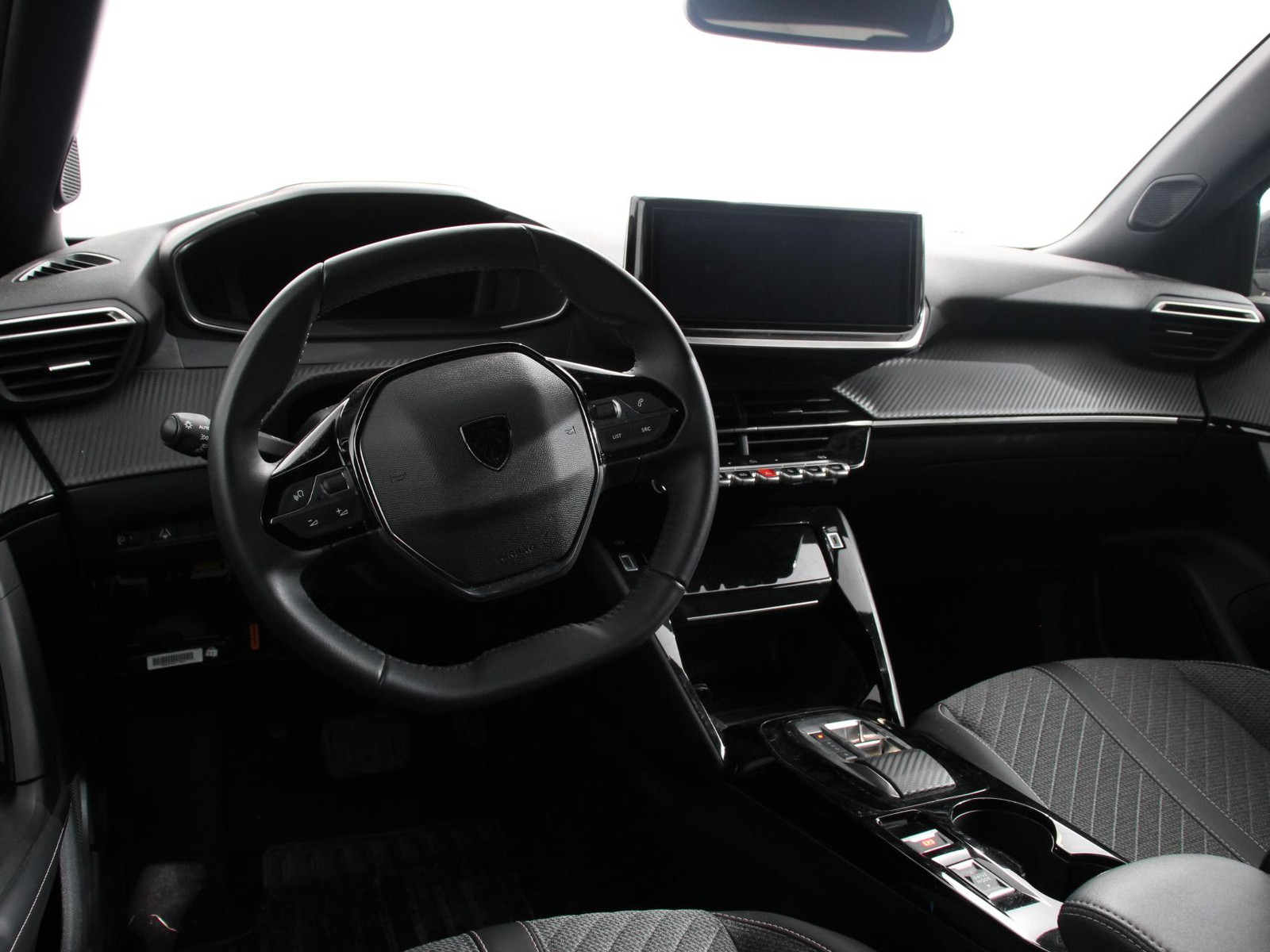 Peugeot e-2008 EV Allure 50 kWh thumbnail 5