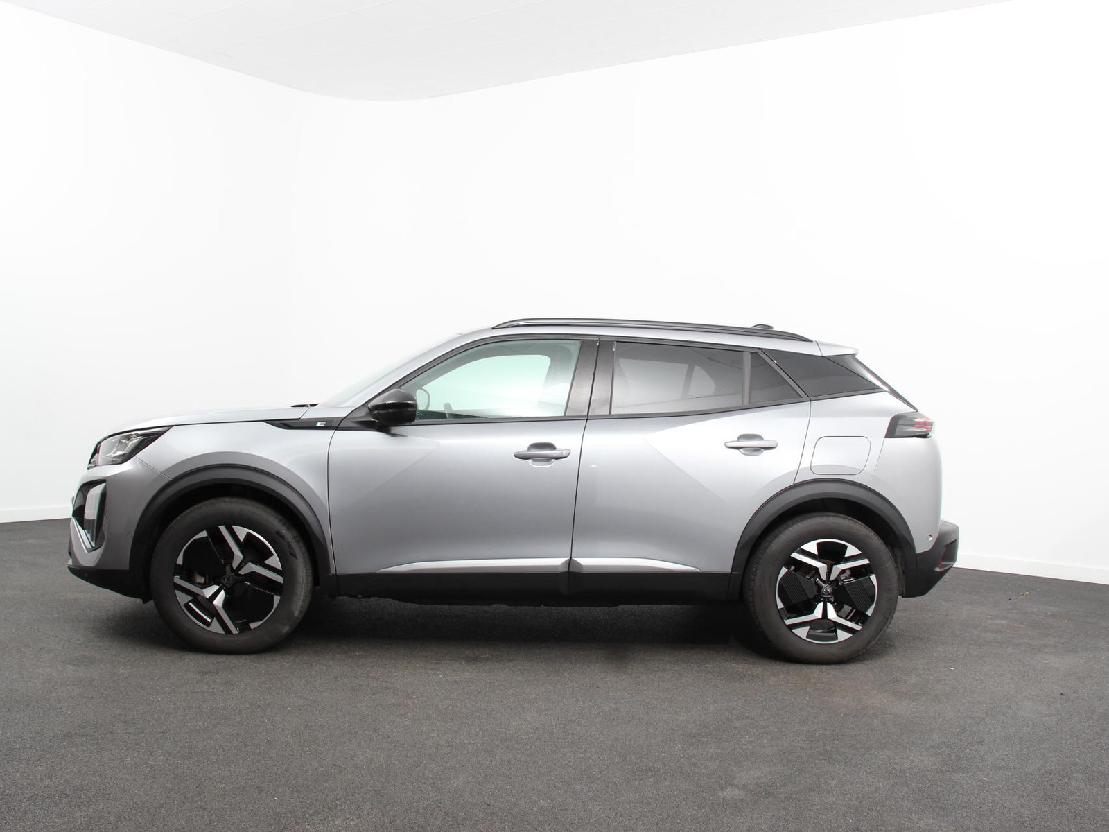 Peugeot e-2008 EV Allure 50 kWh thumbnail 10