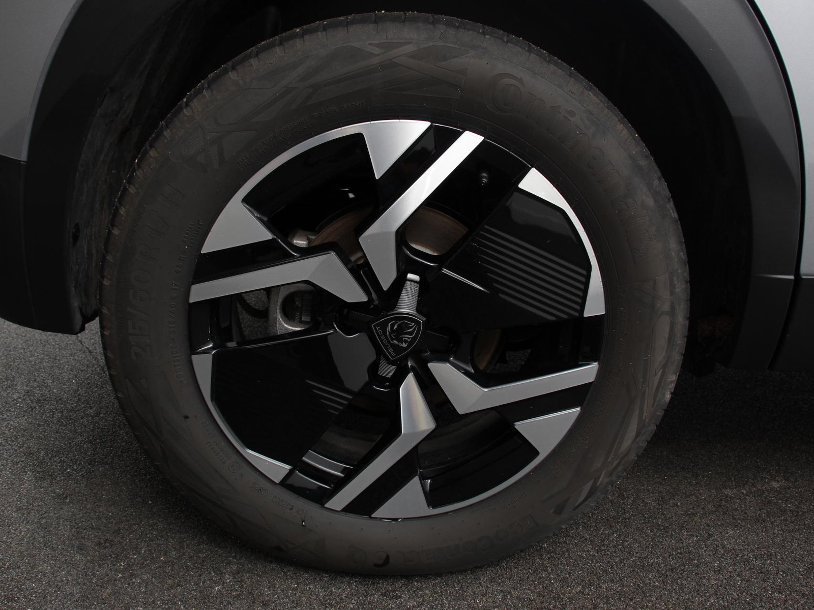 Peugeot e-2008 EV Allure 50 kWh thumbnail 2