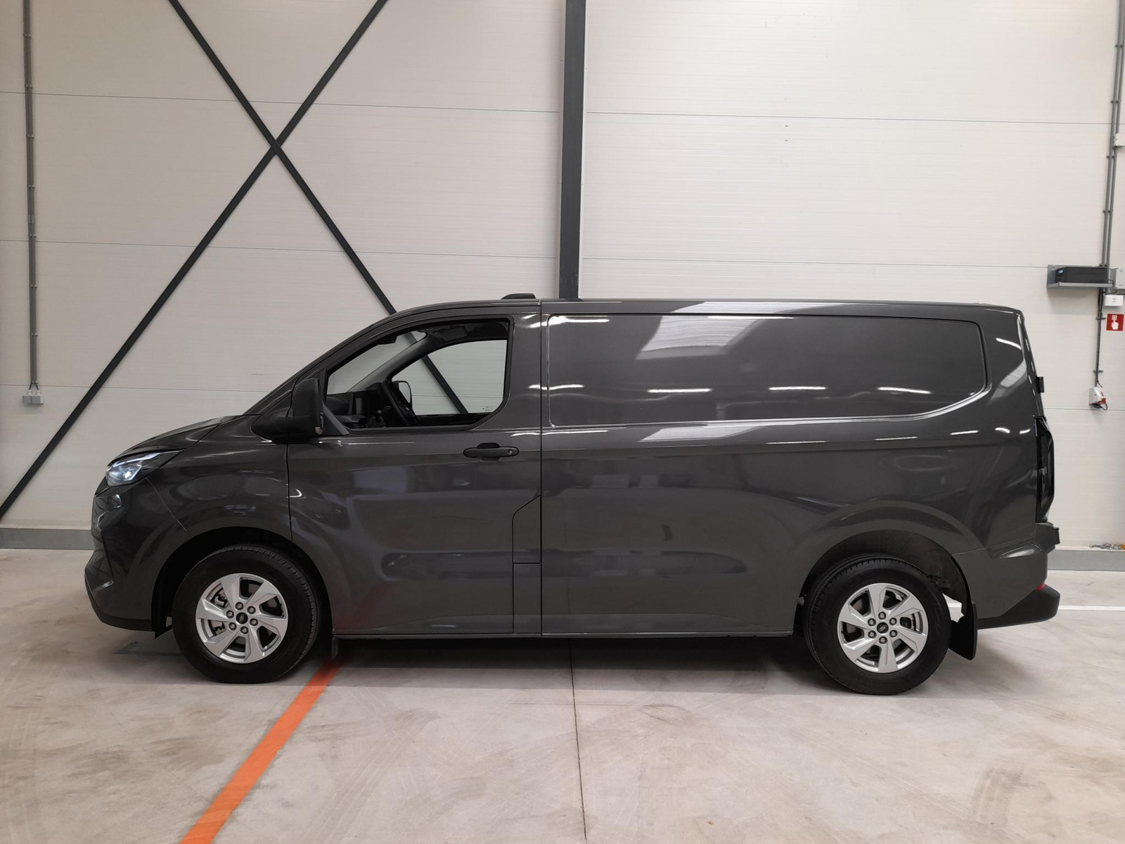 Ford Transit Custom 300 2.0 TDCI L2H1 Trend Nieuw Model