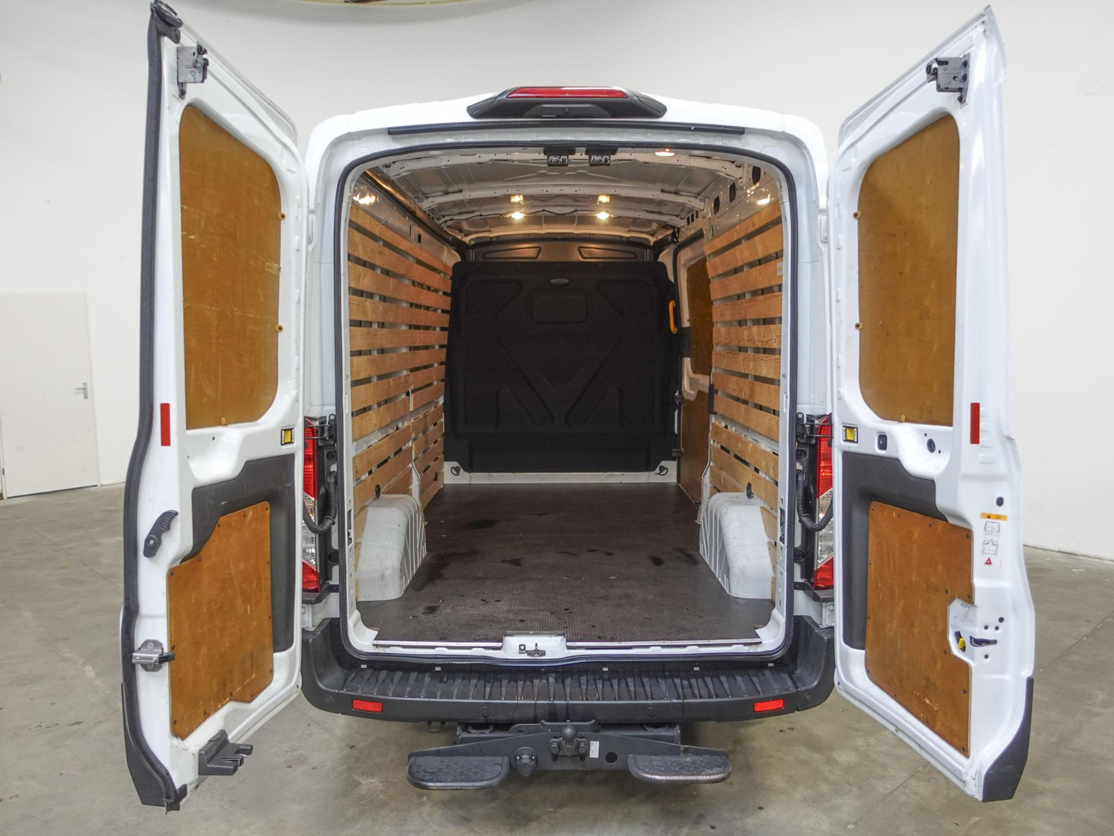 Ford Transit 330 2.0 TDCI L3H2 Trend thumbnail 4