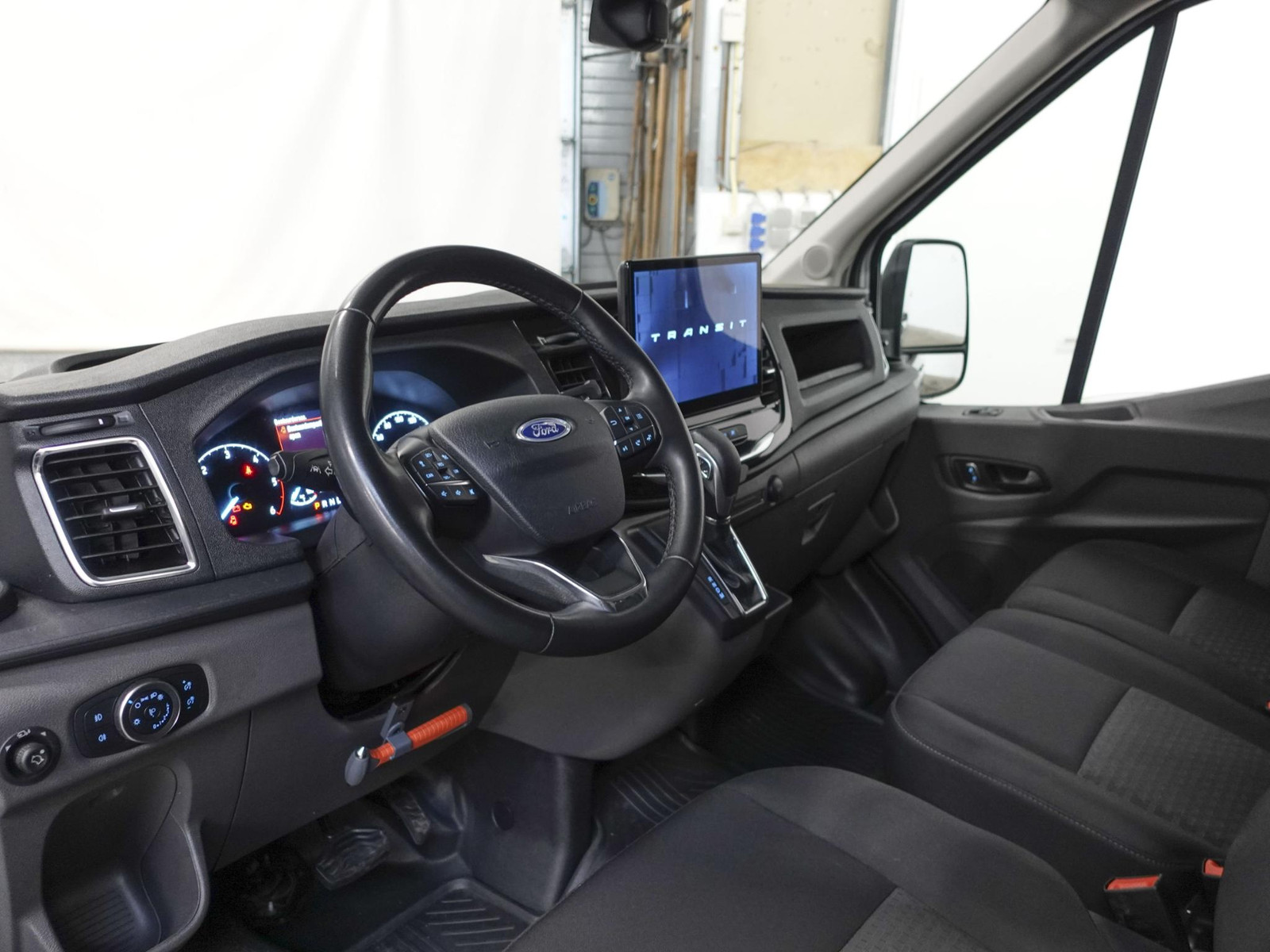 Ford Transit 330 2.0 TDCI L3H2 Trend thumbnail 3