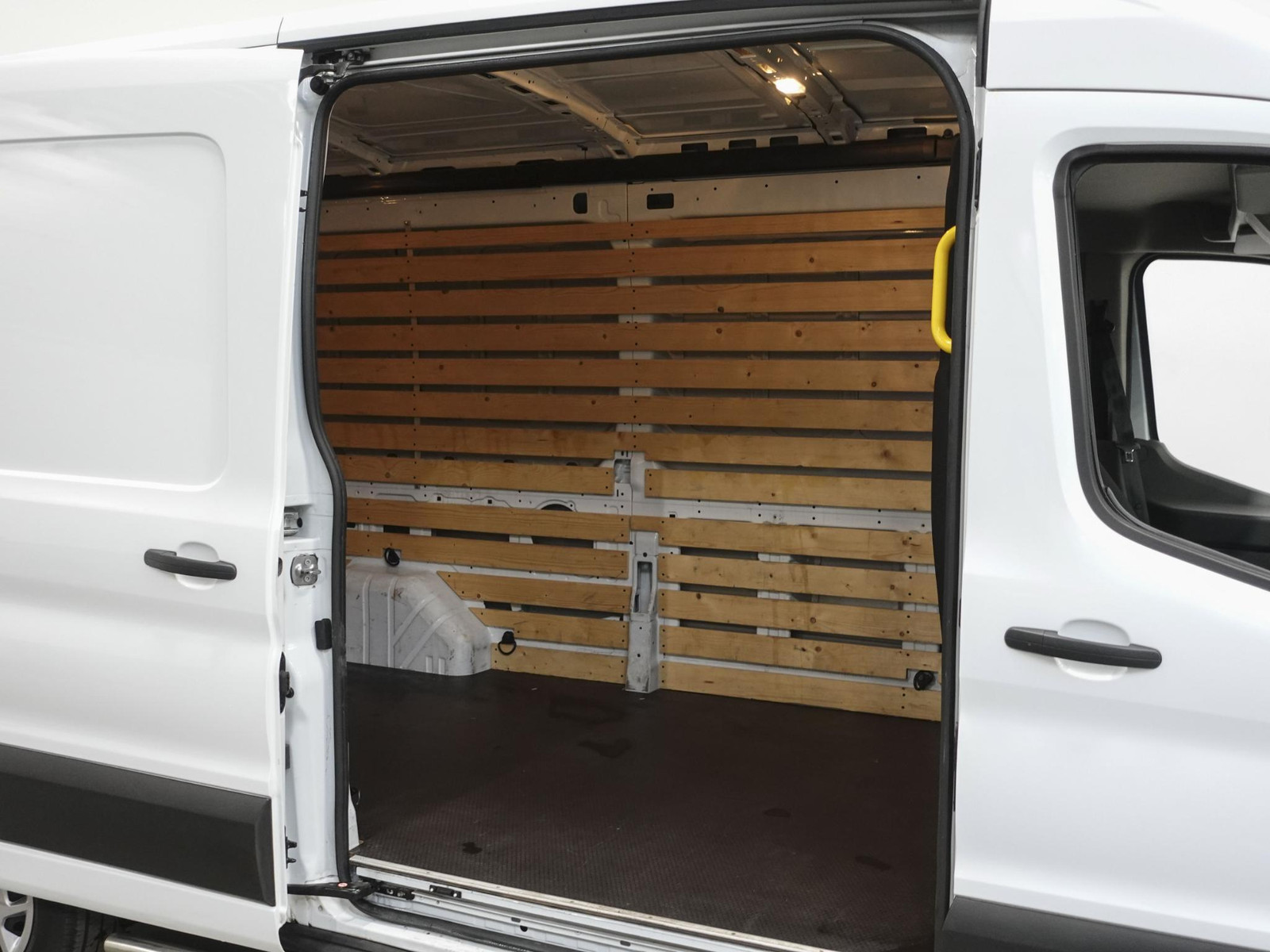 Ford Transit 330 2.0 TDCI L3H2 Trend thumbnail 9
