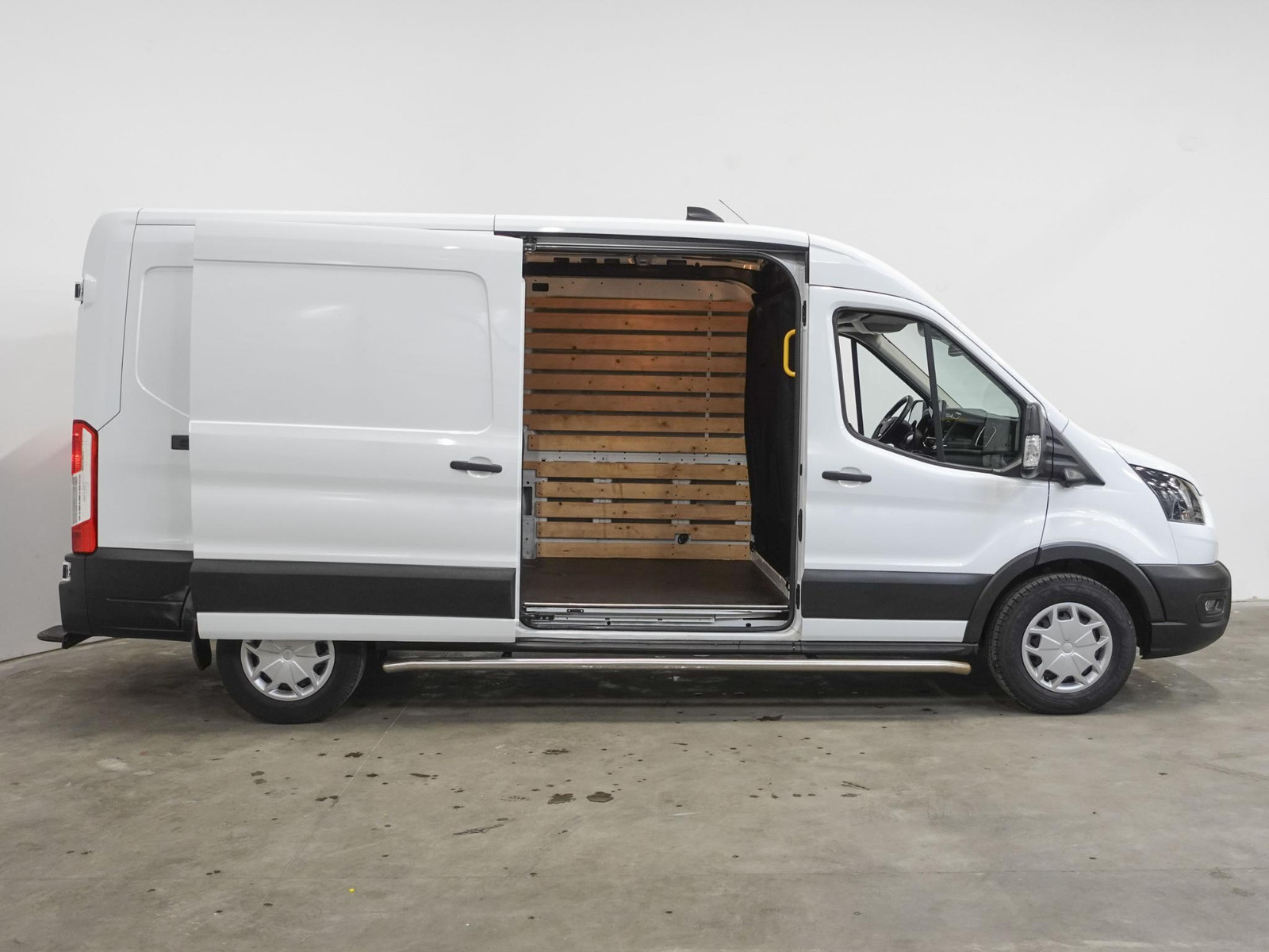 Ford Transit 330 2.0 TDCI L3H2 Trend thumbnail 2