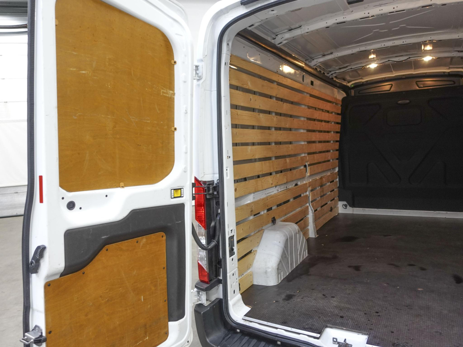 Ford Transit 330 2.0 TDCI L3H2 Trend thumbnail 8